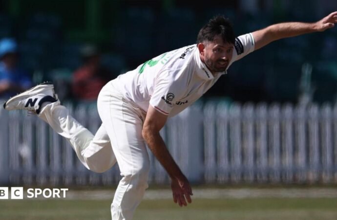 County Championship: Leicestershire complete win over Glamorgan