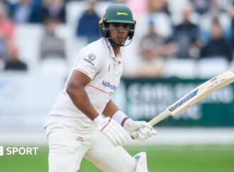 County Championship: Leicestershire openers blunt Yorkshire attack