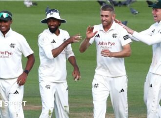 County Championship: Nottinghamshire boost hopes of retaining title by beating Surrey
