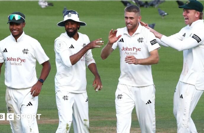 County Championship: Nottinghamshire boost hopes of retaining title by beating Surrey