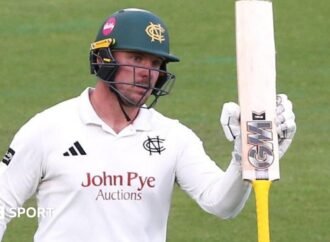 County Championship: Surrey v Nottinghamshire – Liam Patterson-White rescues leaders