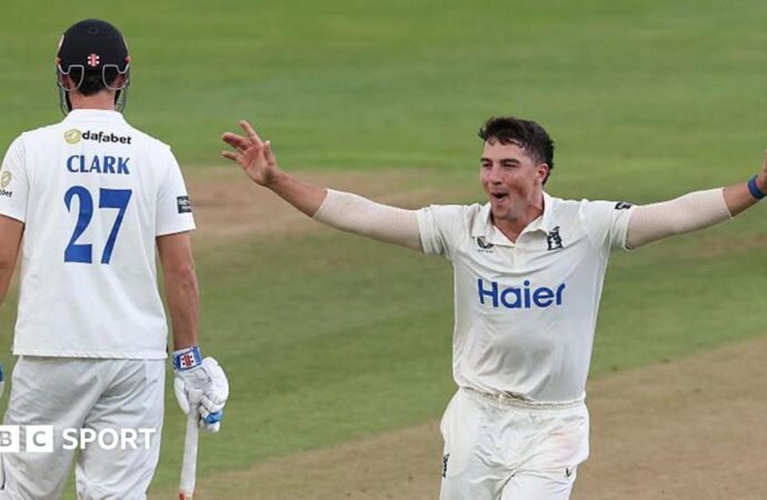 County Championship: Warwickshire v Sussex – Bears edge rain-ruined first day at Edgbaston