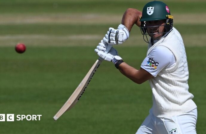 County Championship: Worcestershire and Lancashire draw at New Road
