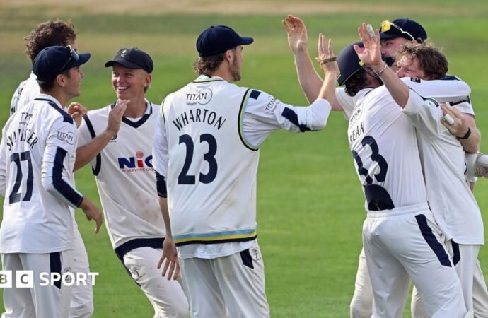 County Championship: Yorkshire beat Hampshire by 39 runs at Southampton
