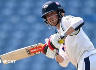 County Championship: Yorkshire post 263 in first innings against Leicestershire