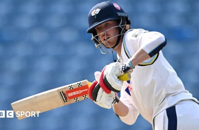 County Championship: Yorkshire post 263 in first innings against Leicestershire