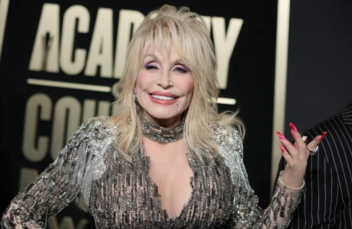 Crypto traders turn Dolly Parton’s death into a memecoin frenzy | Fortune