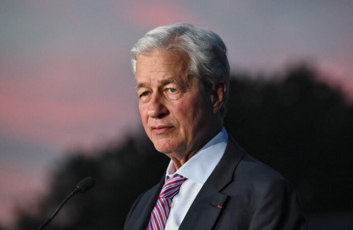 Dimon warns UK’s Healey against raising taxes on banks, FT says | Fortune