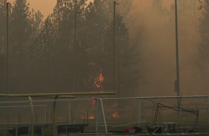 Eastern Washington fires have burned 600 structures and forced the evacuation of 5,000 homes