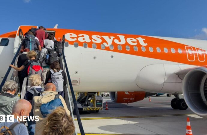EasyJet agrees to £5.7bn takeover by US firm