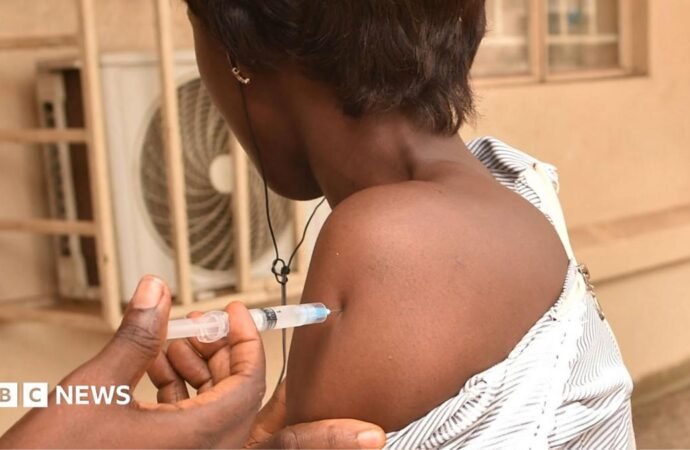 Ebola in DR Congo: Vaccine trial to start as WHO warns about speed of infections