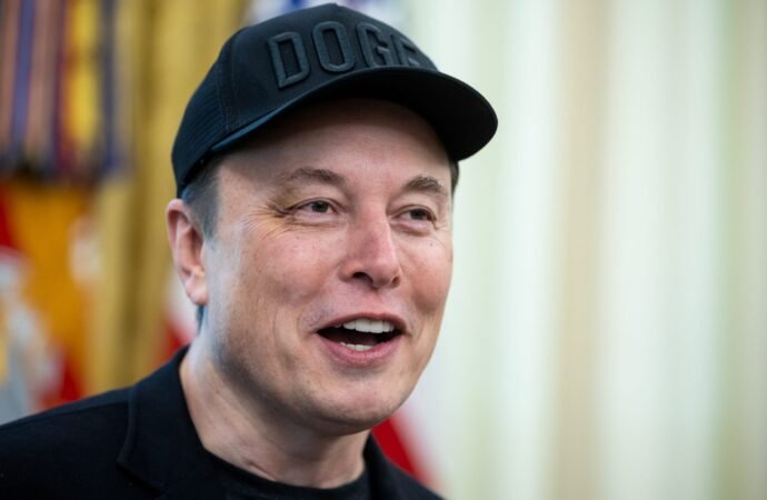 Elon Musk delivers ‘totally nuts’ plans for moon robots and insists $1 trillion revenue target will hit but capex tanks SpaceX on debut earnings | Fortune