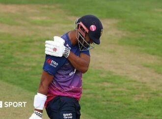Emilio Gay: England opener retires hurt with shoulder issue in Durham game