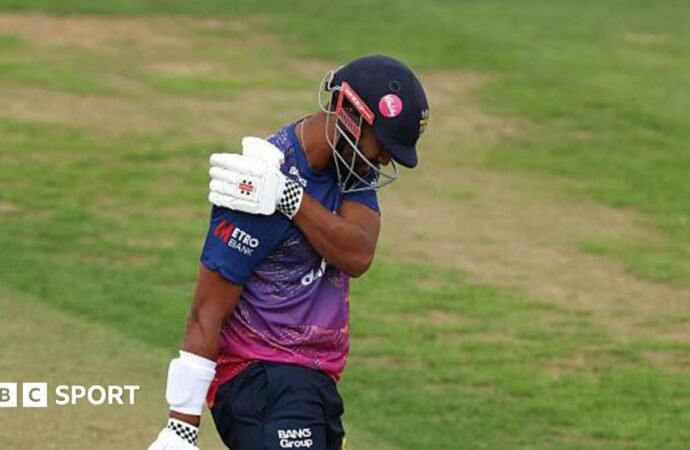 Emilio Gay: England opener retires hurt with shoulder issue in Durham game