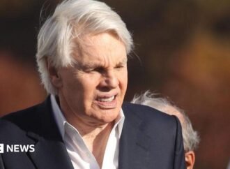 Ex-Abercrombie & Fitch CEO Mike Jeffries competent enough for trial, judge rules