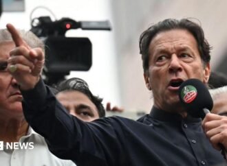 Ex-cricket captains call on Pakistan to ensure ‘proper medical care’ for Imran Khan