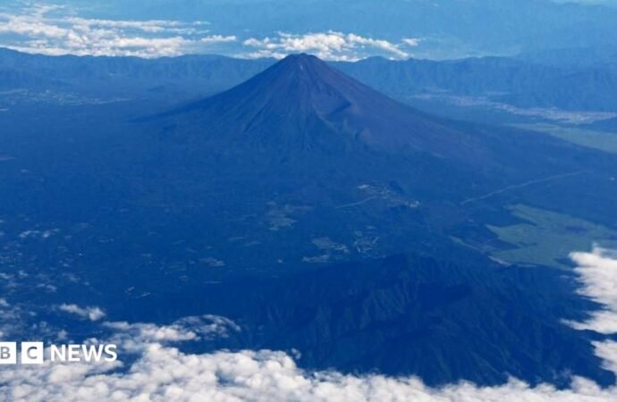 Father leaves 7-year-old son alone on Mount Fuji to continue hike, reports say