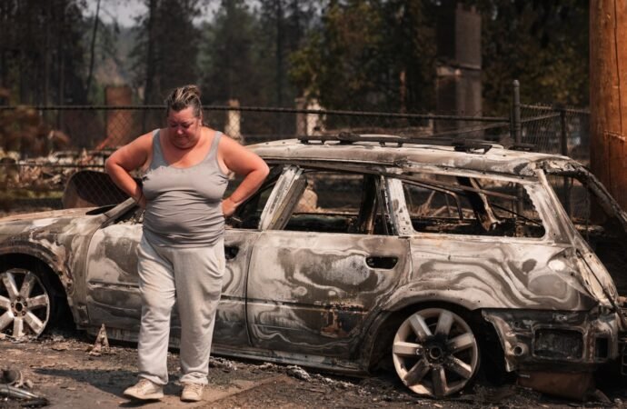 Firefighters get a handle on Spokane wildfires as tens of thousands remain evacuated