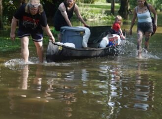 Flooding risk remains as storms move from the Midwest to the mid-Atlantic