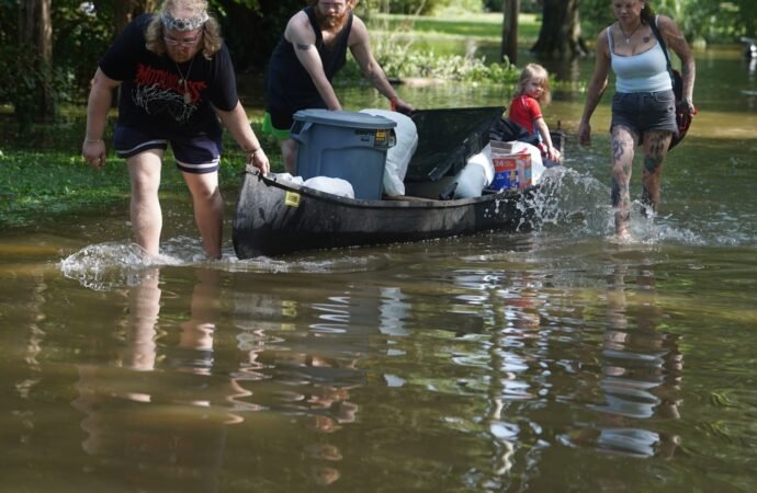 Flooding risk remains as storms move from the Midwest to the mid-Atlantic