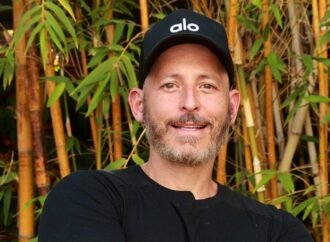 Forget longevity buzzwords like Zone 2 and VO2 max, a top personal trainer says. Focus on this simple metric.