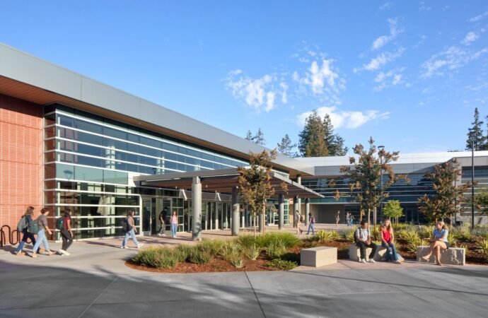 Forget the gala, these Silicon Valley schools run their own venture capital funds | Fortune