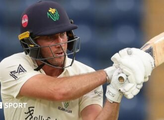 Glamorgan: Keeper Chris Cooke to retire at end of season