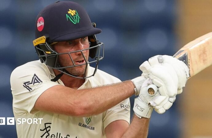 Glamorgan: Keeper Chris Cooke to retire at end of season