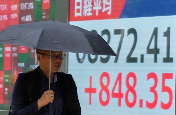 Global shares mostly rise after buying of AI-related shares and oil prices fall
