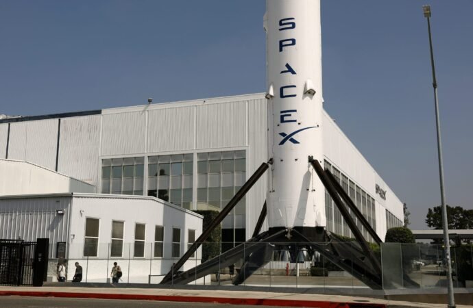 Harvard fund discloses $2.2 billion stake in Musk’s SpaceX | Fortune