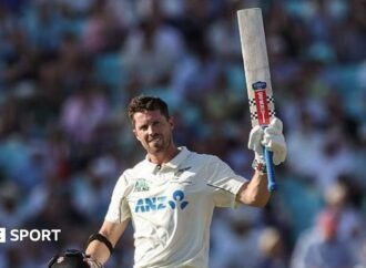 Henry Nicholls: Somerset sign New Zealand batter for Championship run-in