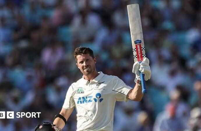 Henry Nicholls: Somerset sign New Zealand batter for Championship run-in