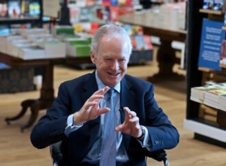 How Barnes & Noble CEO James Daunt tapped his indie bookstore cred to revive the big-box chain | Fortune