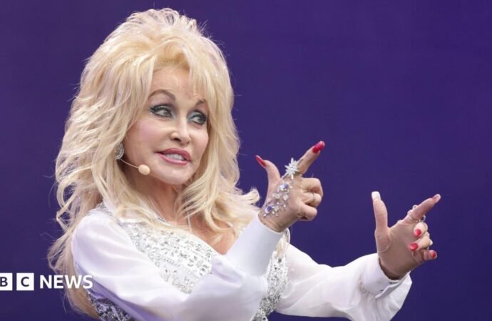 How Dolly Parton became the one thing most Americans could agree on