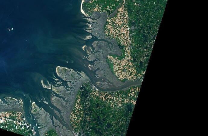 How the Tide Turns at the Mouth of the Elbe – NASA Science