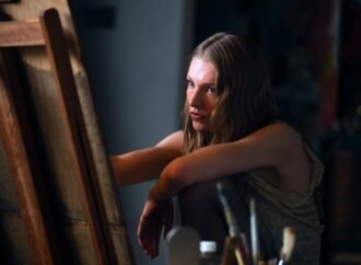 How ‘Euphoria’ Makeup Artist Used Red Lips and Black Eyeliner to Reflect Jules’ Power, Maturity and Sexuality