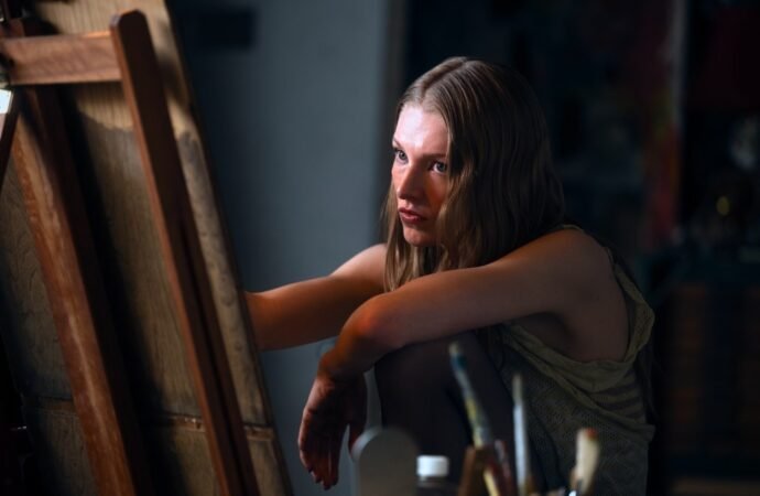 How ‘Euphoria’ Makeup Artist Used Red Lips and Black Eyeliner to Reflect Jules’ Power, Maturity and Sexuality