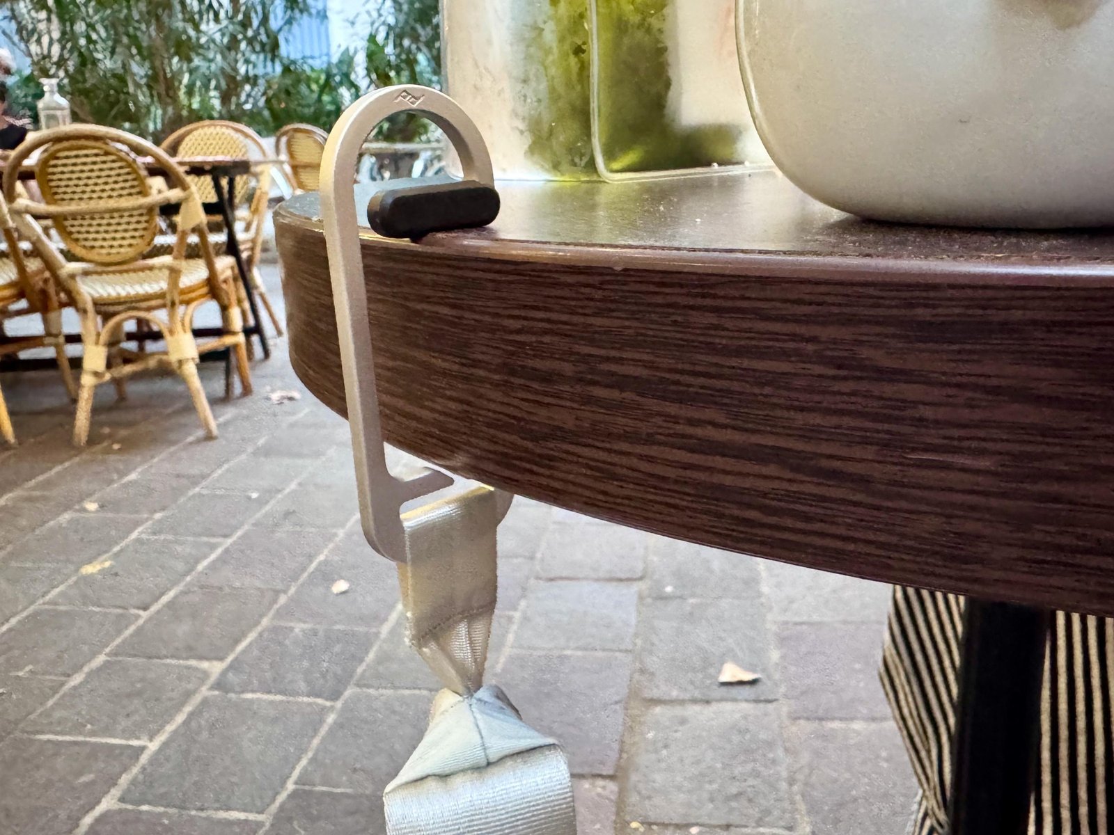 The BagLev hook deployed at a cafe.