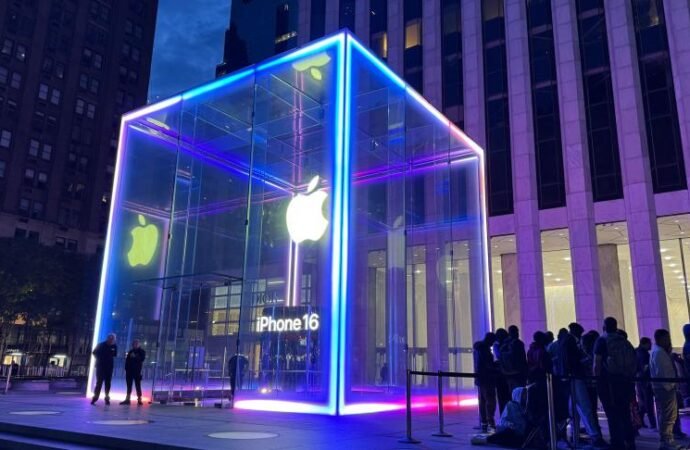 If You’re Hoping to Collect on Apple’s $250M AI iPhone Settlement, You’ll Have to Wait a Year – CNET