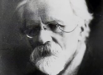 In 1926, a Russian biologist tried to create a human-chimpanzee hybrid