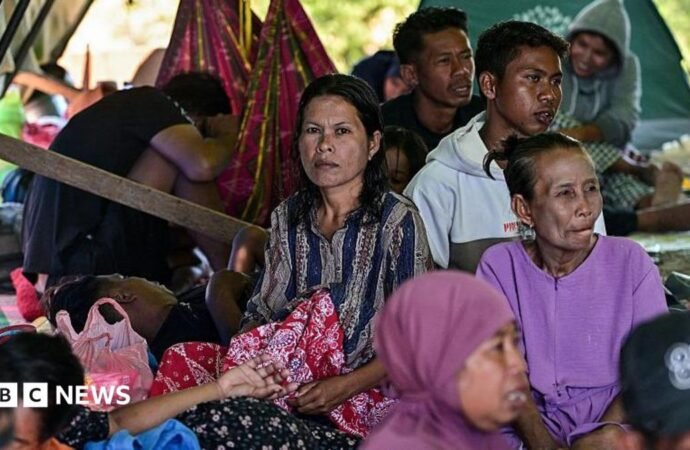 Indonesia earthquake: Aid shortages and fears of starvation as aftershocks continue