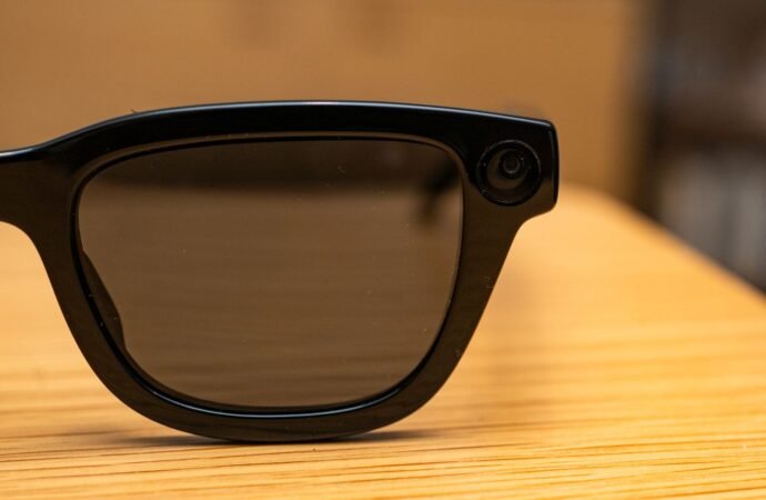 Is It Possible to Make Smart Glasses That Aren’t Creepy?