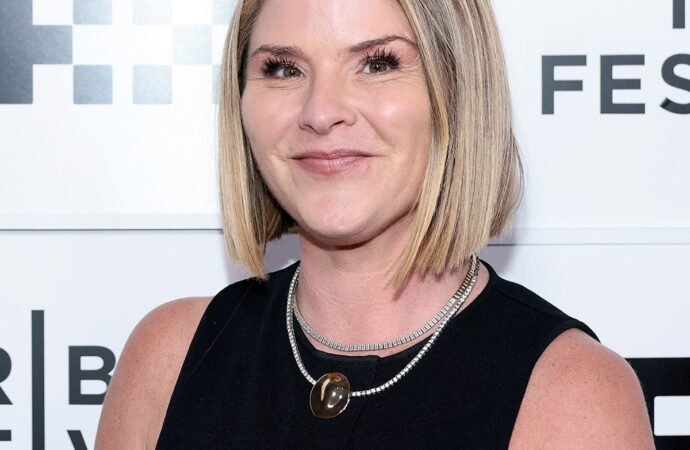 Jenna Bush Hager Shares Rare Multigenerational Family Photo With Her Daughters, Mom Laura Bush