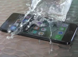 Just How Water-Resistant Is Apple’s iPhone? I Tested It in My Swimming Pool – CNET