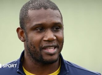 Keith Barker: Warwickshire all-rounder announces retirement