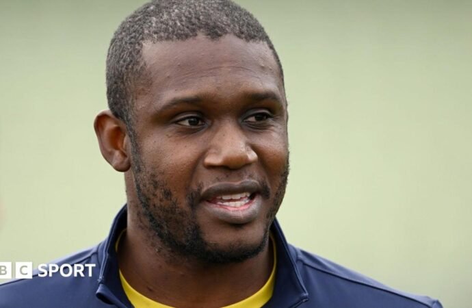 Keith Barker: Warwickshire all-rounder announces retirement