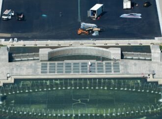 Kentucky woman indicted on charges she damaged the World War II Memorial in Washington