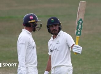Leicestershire v Glamorgan: Kiran Carlson innings leaves Division One match evenly poised