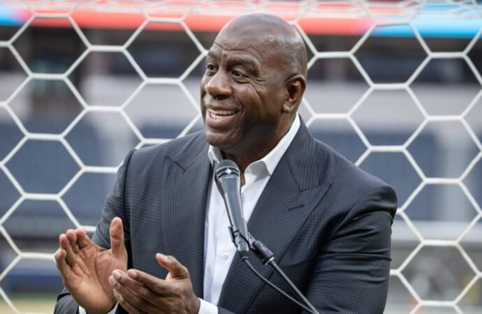 Magic Johnson says why he once ditched his millionaire teammates to talk to a ‘super super billionaire’