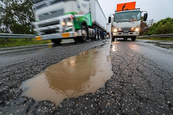 Man crushed by falling tree at Mount Buller, drivers stranded as potholes wreak carnage